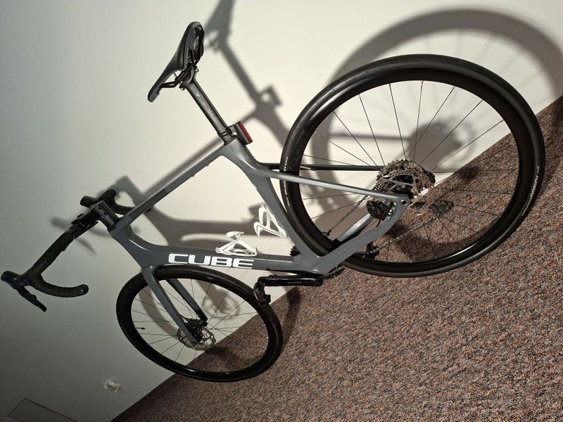 Silniční kolo Cube AGREE C:62 grey´n´black velikosti rámu 58