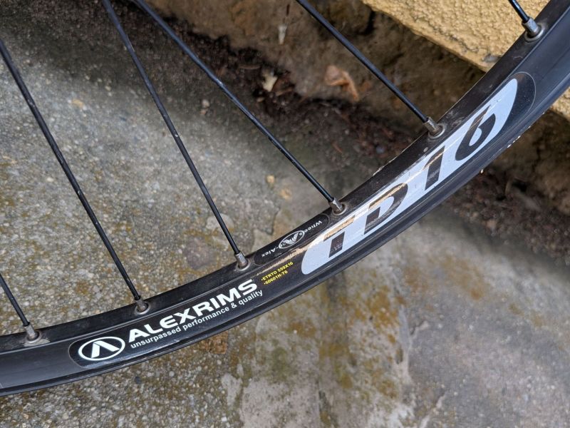 zapletená kola 26" Alexrims TD16 / Shimano LX