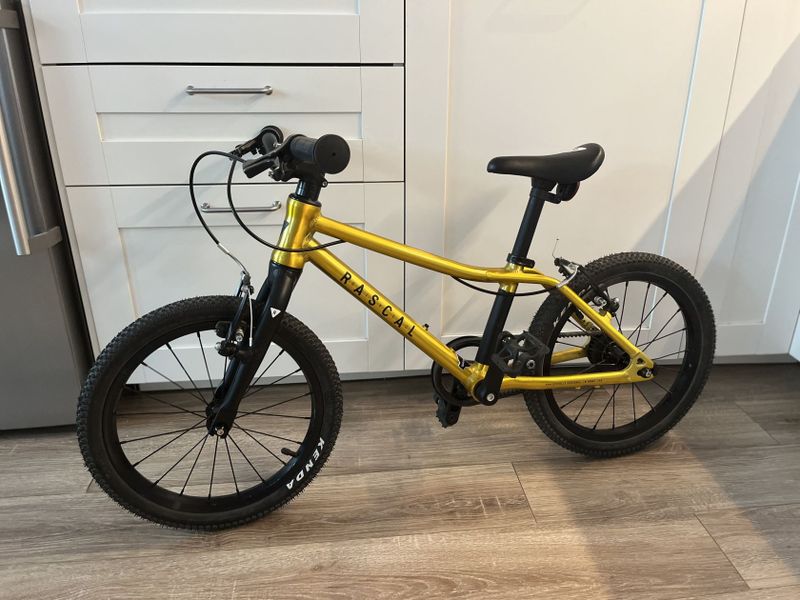 Prodám dětské kolo Rascal 16” – zlatá barva, jako nové