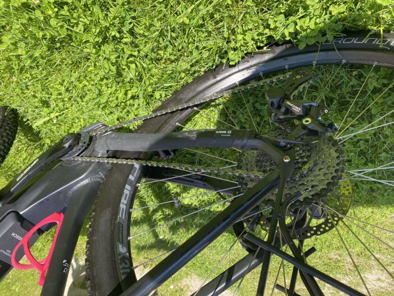 CUBE Reaction Hybrid Pro 500 (2019) – velikost rámu 21” – černá/šedá