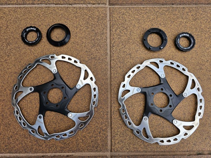 2x kotouče SHIMANO XT SM-RT76 - 180mm - 6 děr/CL
