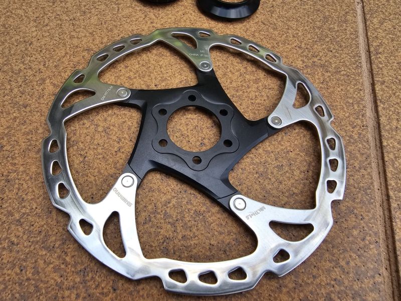 2x kotouče SHIMANO XT SM-RT76 - 180mm - 6 děr/CL