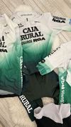 Týmové oblečení CAJA RURAL 
