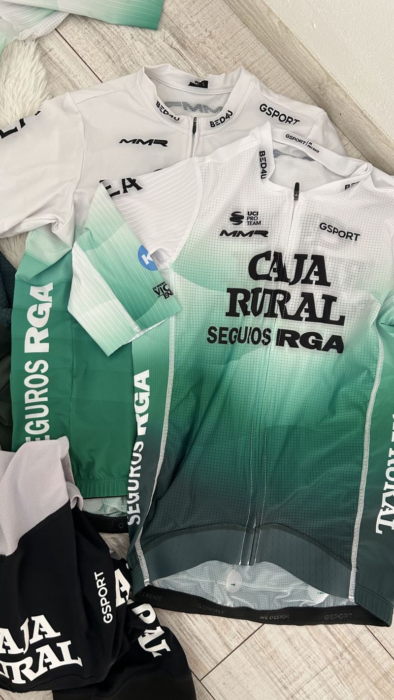 Týmové oblečení CAJA RURAL 