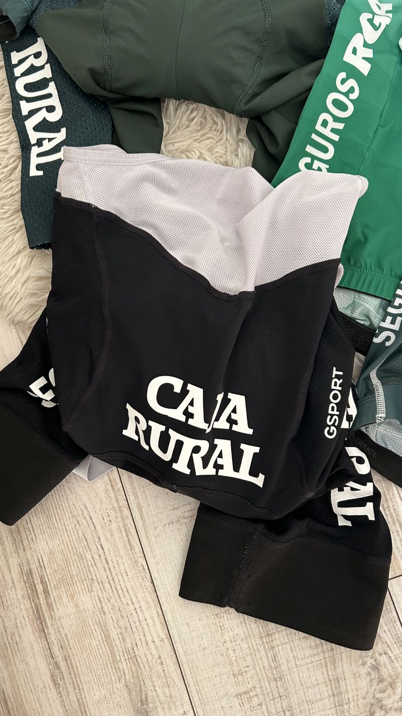 Týmové oblečení CAJA RURAL 