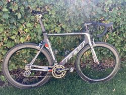 Silnička Felt + kola force carbon team 