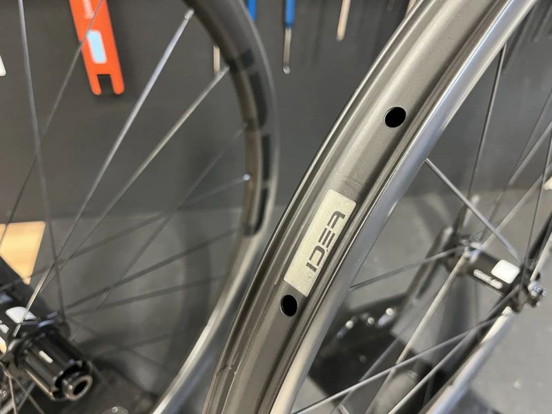 Zapletená kola IDEA G45 ROUBAIX + pláště Pirelli Gravel RC-X
