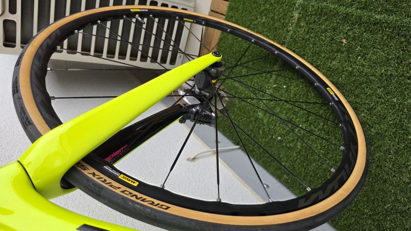 Lapierre Xelius SL 700 Ultimate Disc vel. M (obdoba 54) Ultegra Di2 (11sp.), Mavic Ksyrium Elite