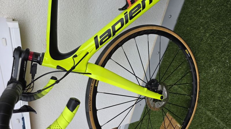 Lapierre Xelius SL 700 Ultimate Disc vel. M (obdoba 54) Ultegra Di2 (11sp.), Mavic Ksyrium Elite