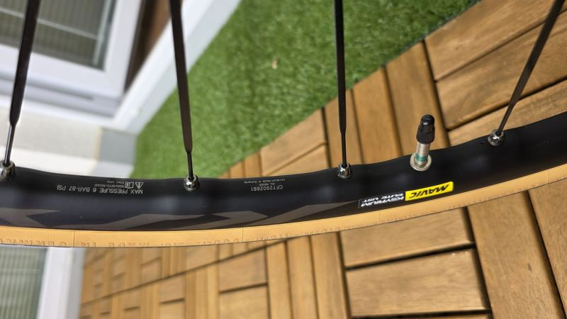 Lapierre Xelius SL 700 Ultimate Disc vel. M (obdoba 54) Ultegra Di2 (11sp.), Mavic Ksyrium Elite