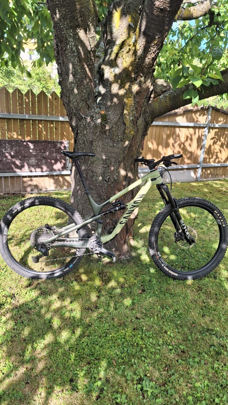 Prodám Canyon Spectral CF 9 2022 váha 13,6Kg!! 100% funkční