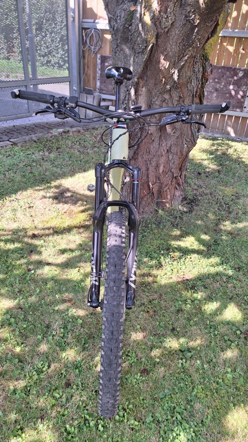 Prodám Canyon Spectral CF 9 2022 váha 13,6Kg!! 100% funkční