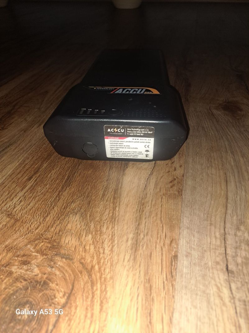 Prodám baterii do elektrokola +nabíječku 