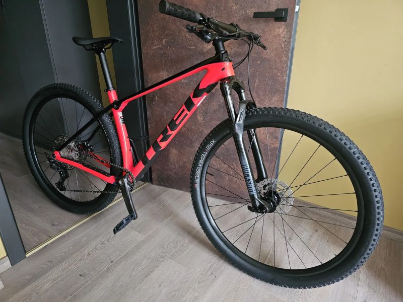 TREK PROCALIBER 9.5 Gen 2 Radioactive Red/Trek Black