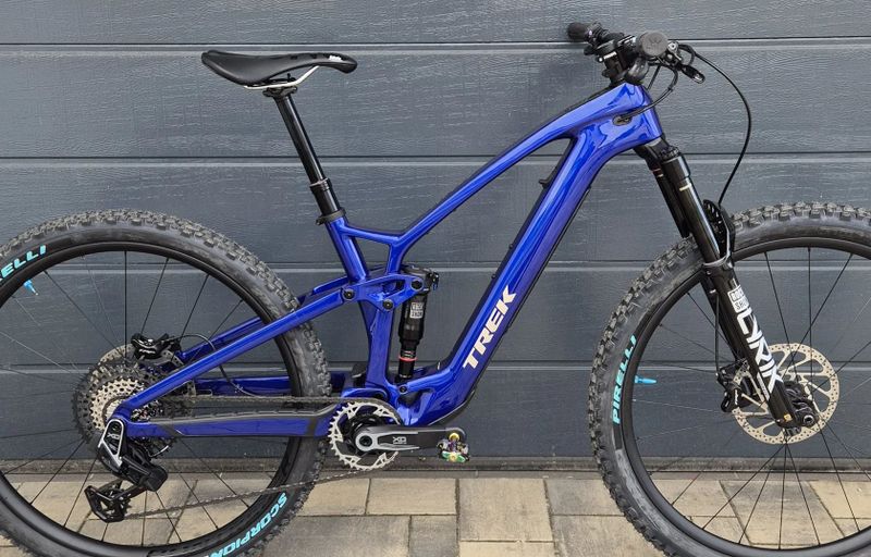Lehké elektrokolo Trek Fuel EXe 9.6/7/8/9 vel.M TQ