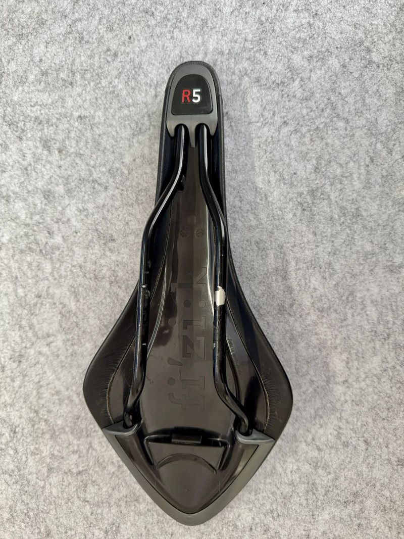 Fizik ARIONE R5