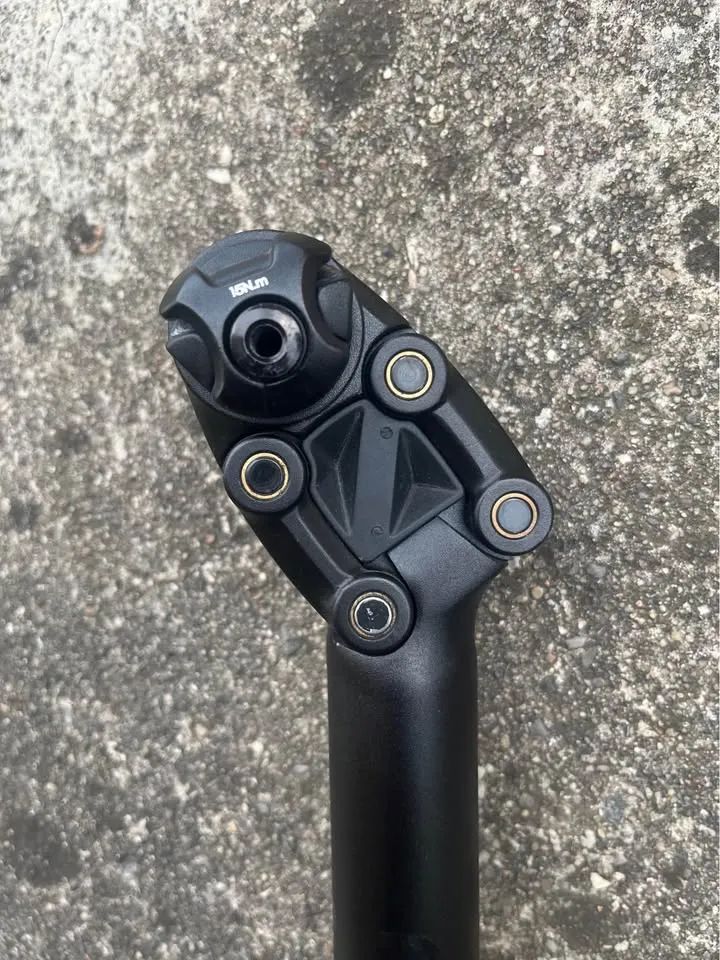 Odpružená sedlovka BBB BSP-42 Actionpost 