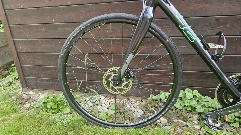 Gravel kolo 4EVER Gromvel 2 (2020) – Shimano 105, karbonová vidlice