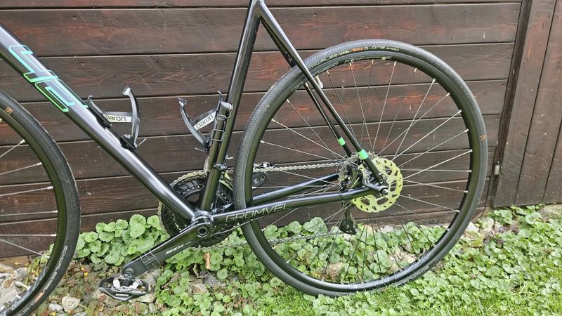 Gravel kolo 4EVER Gromvel 2 (2020) – Shimano 105, karbonová vidlice