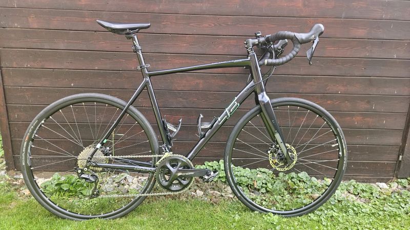 Gravel kolo 4EVER Gromvel 2 (2020) – Shimano 105, karbonová vidlice