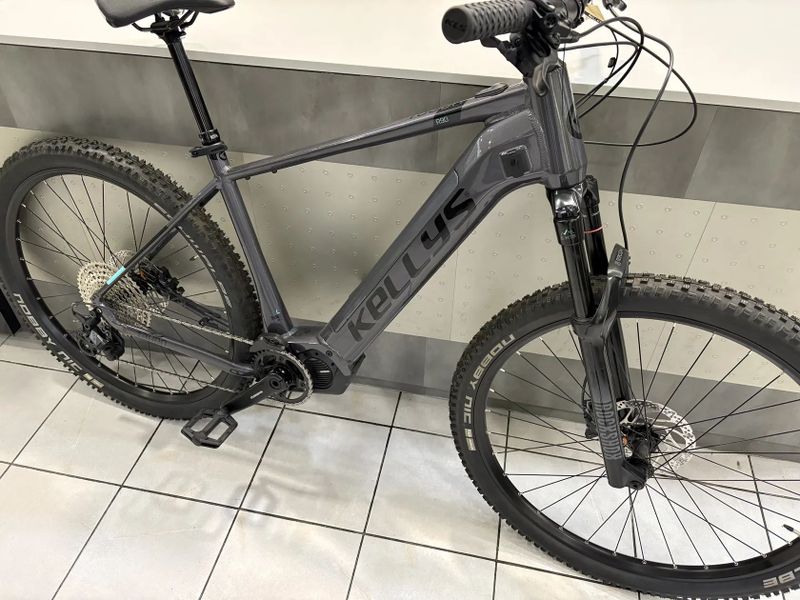Kellys Tayen R90