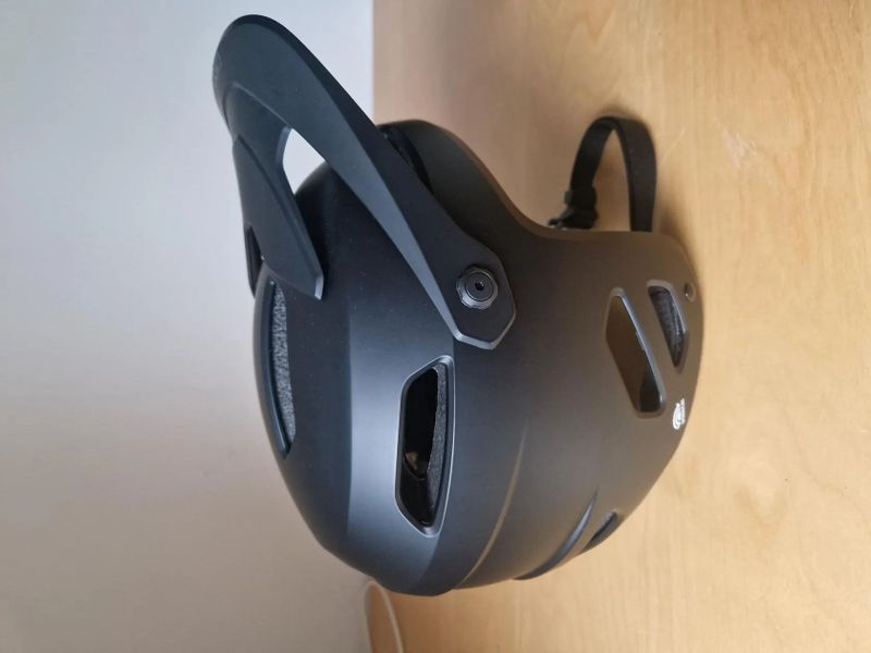  NOVÁ Giro Tyrant MIPS Spherical přilba, matná černá