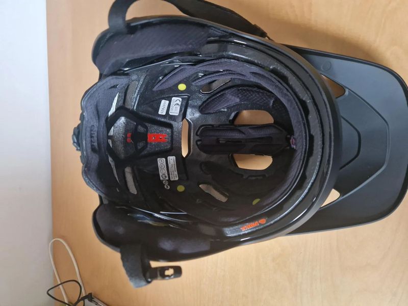 NOVÁ Giro Tyrant MIPS Spherical přilba, matná černá