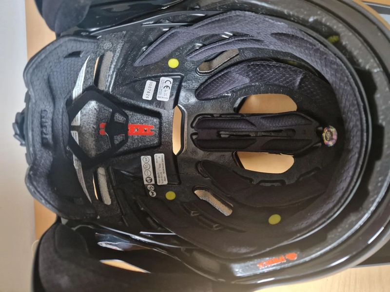  NOVÁ Giro Tyrant MIPS Spherical přilba, matná černá