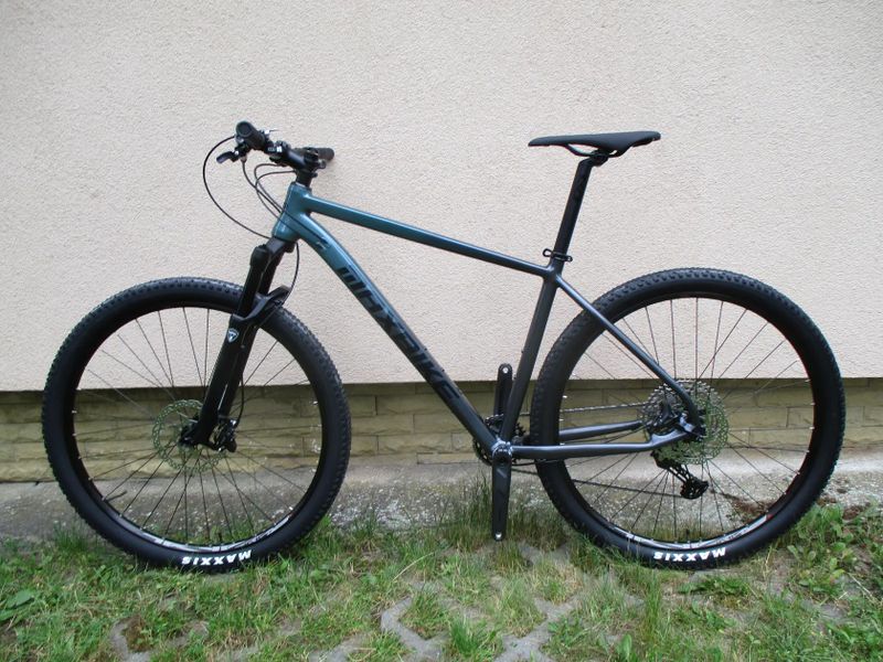 Nové 29" kolo na rámu Maxbike M909 19", Deore 1x12, vzduch. vidlice Manitou Markhor, pevné osy