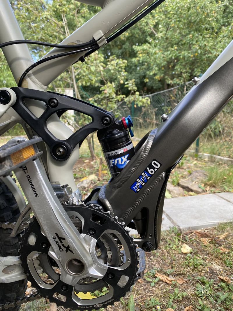 CELOODPRUŽENÉ HORSKÉ KOLO GIANT REIGN ZERO RÁM L, KOLA 26”