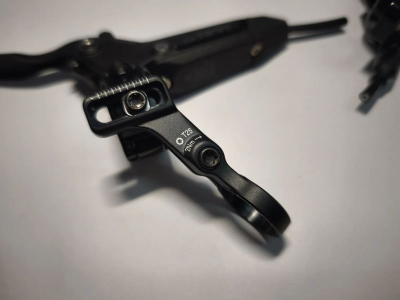 Kotoučová brzda SRAM Level Silver Stealth 2 pístek, černá přední + zadní