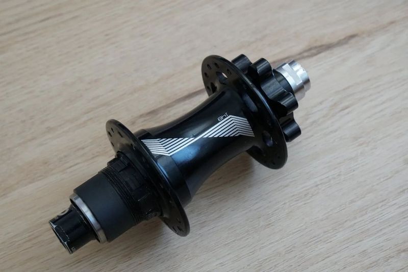 Zadní MTB náboj Formula Boost 148/12mm XD 32 děr