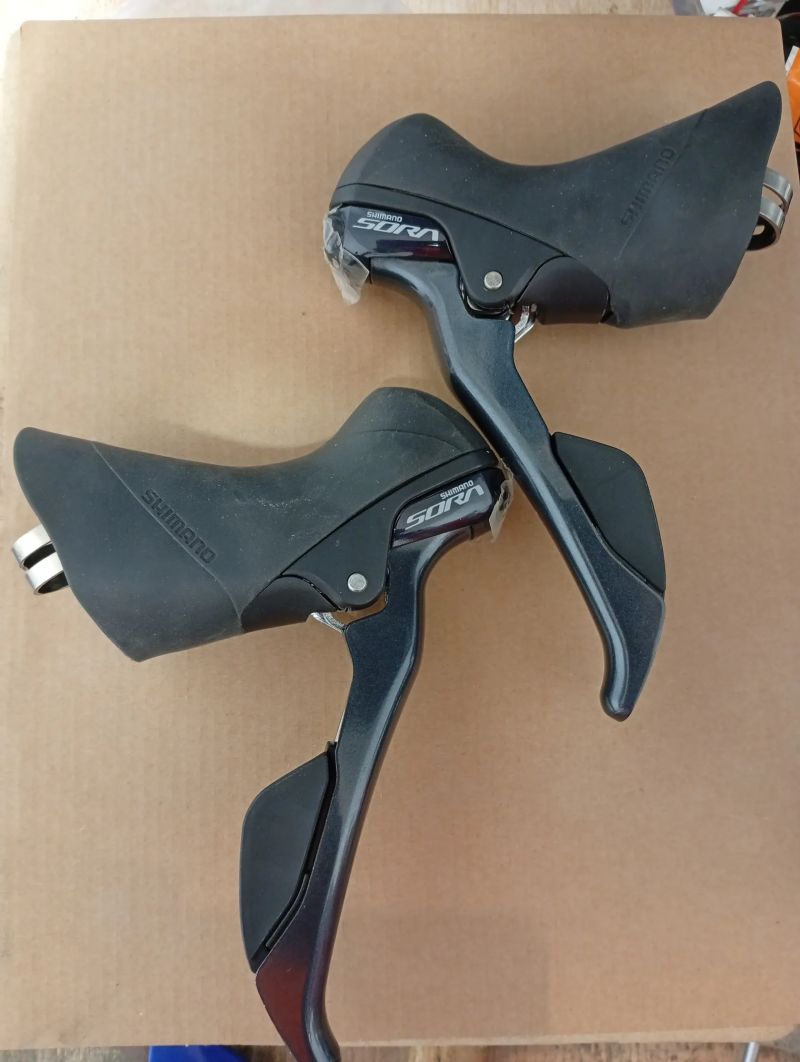 Řadící páky Shimano Sora 9sp 