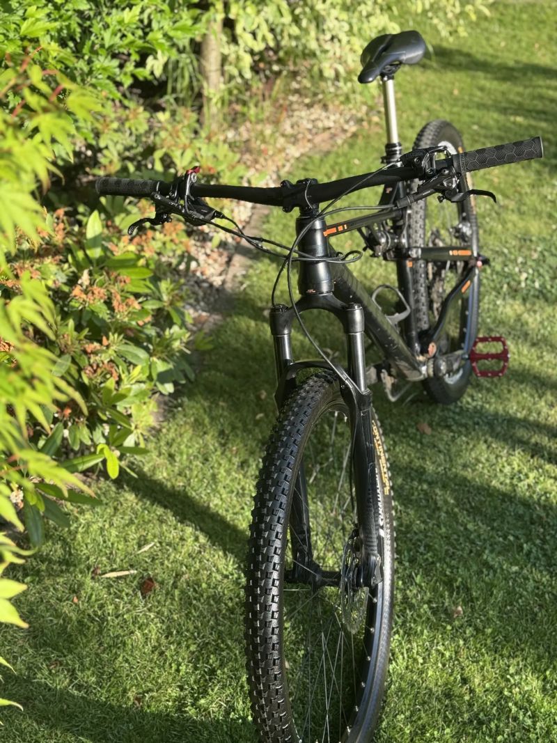 Prodám lehkého, zakázkově stavěného fulla vel. L , výb. XT