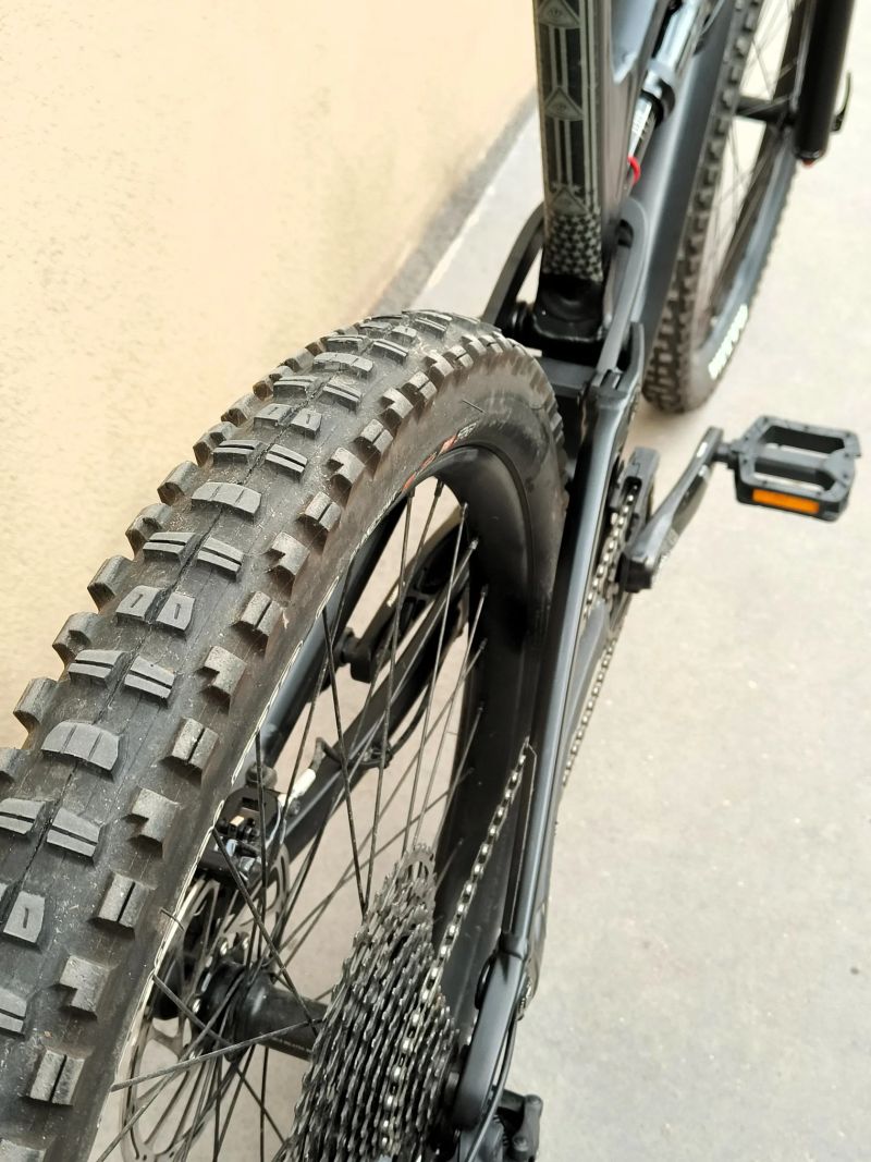 Canyon TORQUE AL 5.0 vel. L, zdvihy 180/175 mm, 27,5 TOP STAV