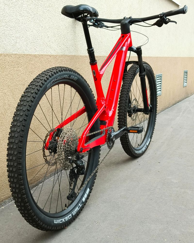 SCOTT SPARK 960 2023, vel. M, ZÁNOVNÍ najeto max 100 km, zdvihy 130/120 mm