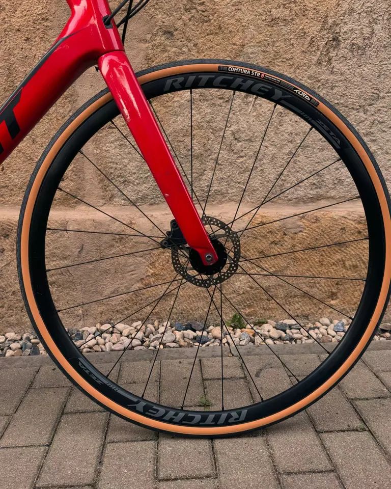 Nabízím k prodeji zachovalé karbonové Fitness kolo Giant Fastroad Advanced 2 / velikost XL