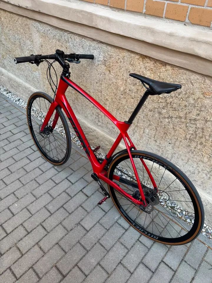 Nabízím k prodeji zachovalé karbonové Fitness kolo Giant Fastroad Advanced 2 / velikost XL