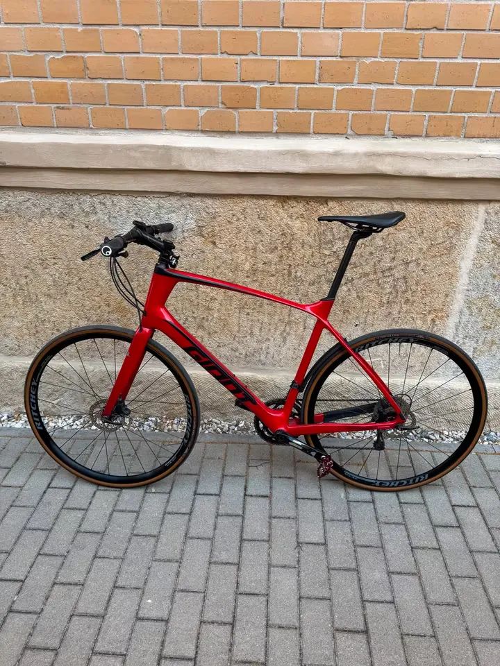 Nabízím k prodeji zachovalé karbonové Fitness kolo Giant Fastroad Advanced 2 / velikost XL