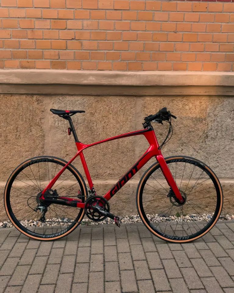 Nabízím k prodeji zachovalé karbonové Fitness kolo Giant Fastroad Advanced 2 / velikost XL