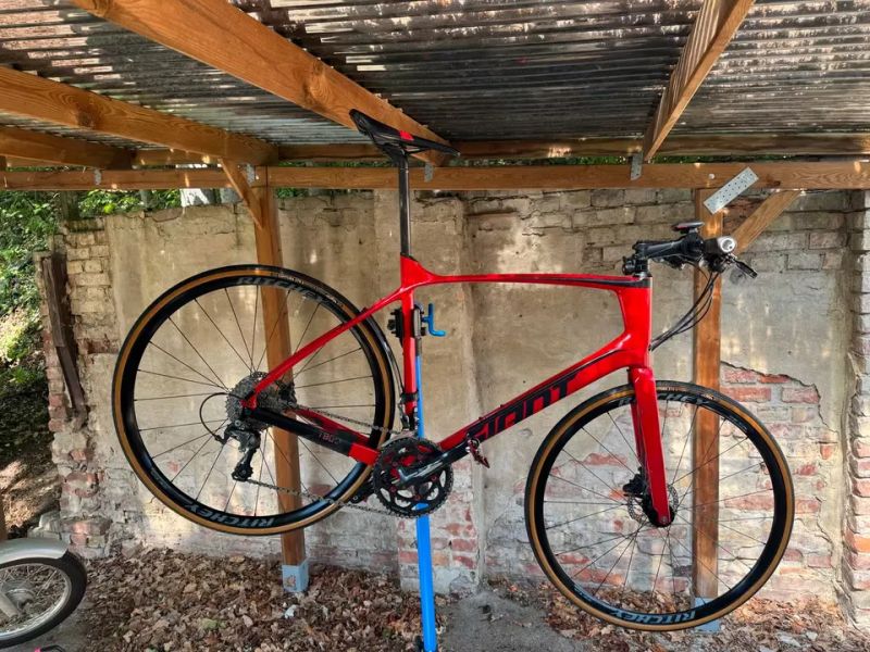 Nabízím k prodeji zachovalé karbonové Fitness kolo Giant Fastroad Advanced 2 / velikost XL