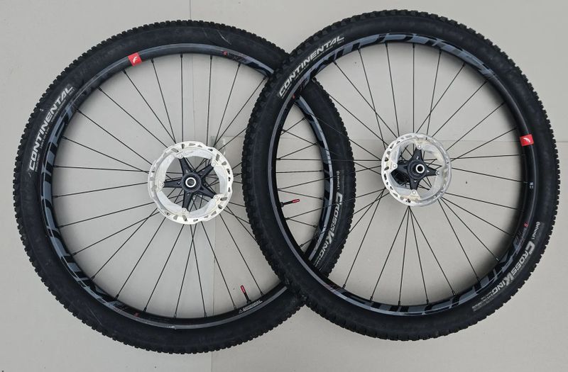 Prodám zapletená kola FULCRUM Red Zone 5 29 Boost - Shimano/Sram