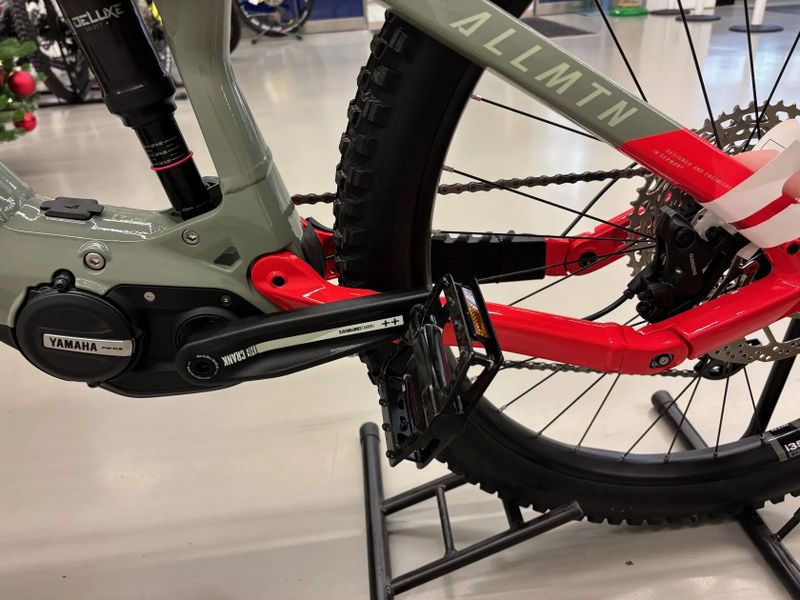 Haibike AllMtn 4 kola 29/27,5" vel. S, M