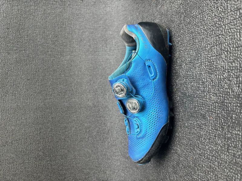 TRETRY SHIMANO SH-XC9 / S-PHYRE (SH-XC902) s karbonovou podrážkou - vel. - 42 POUŽITÉ