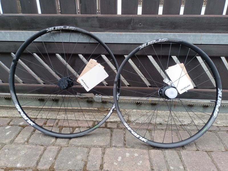 Zapletená kola Spank Vibrocore 350/359