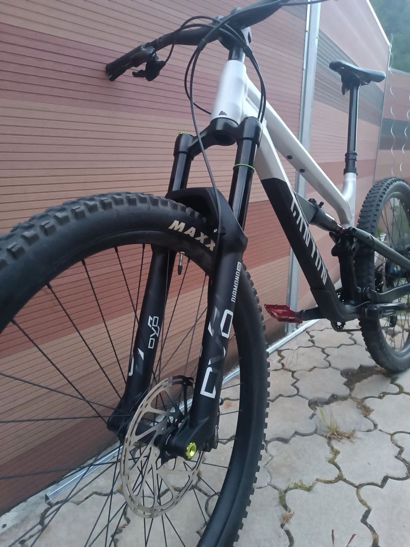 Skvělé trailove kolo ve skvělém stavu přední vidlice zdvih 160 mm, DVO top stav