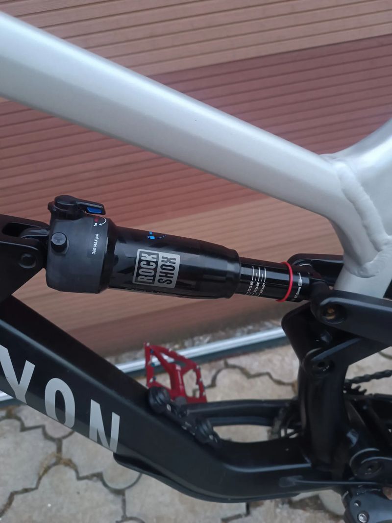 Skvělé trailove kolo ve skvělém stavu přední vidlice zdvih 160 mm, DVO top stav