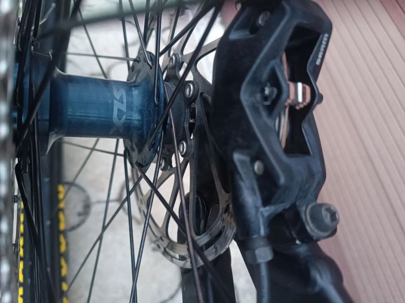 Skvělé trailove kolo ve skvělém stavu přední vidlice zdvih 160 mm, DVO top stav