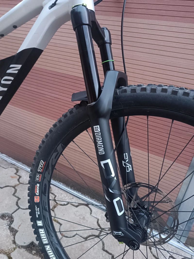 Skvělé trailove kolo ve skvělém stavu přední vidlice zdvih 160 mm, DVO top stav