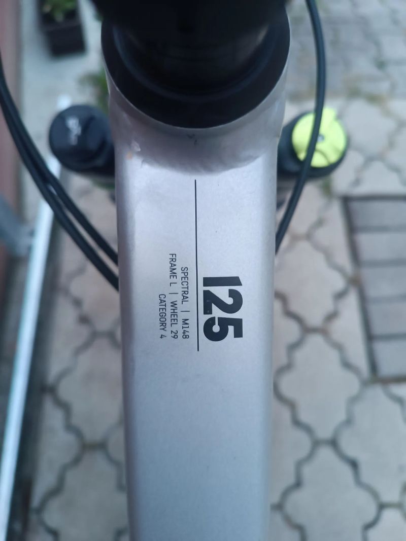 Skvělé trailove kolo ve skvělém stavu přední vidlice zdvih 160 mm, DVO top stav